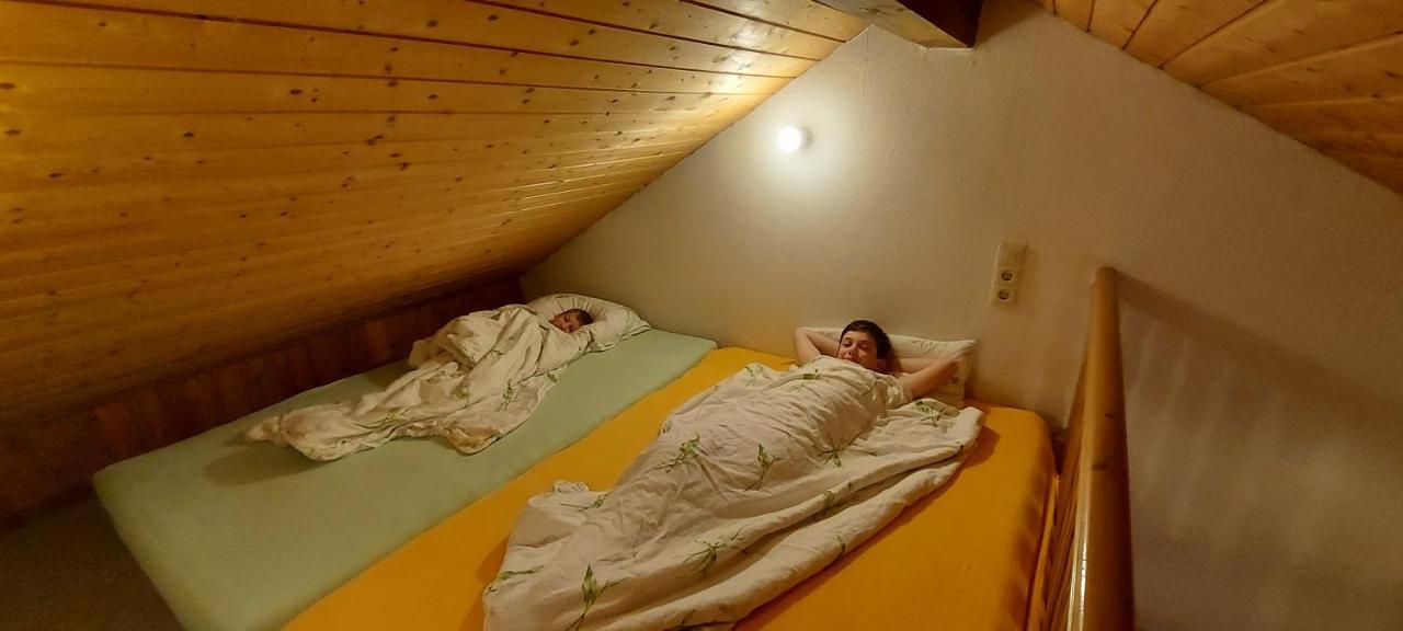Ruhig Gelegene Ferienwohnung Im Gruenen Mit Terrasse Und Kleinem Garten Rotthalmuenster Exterior photo