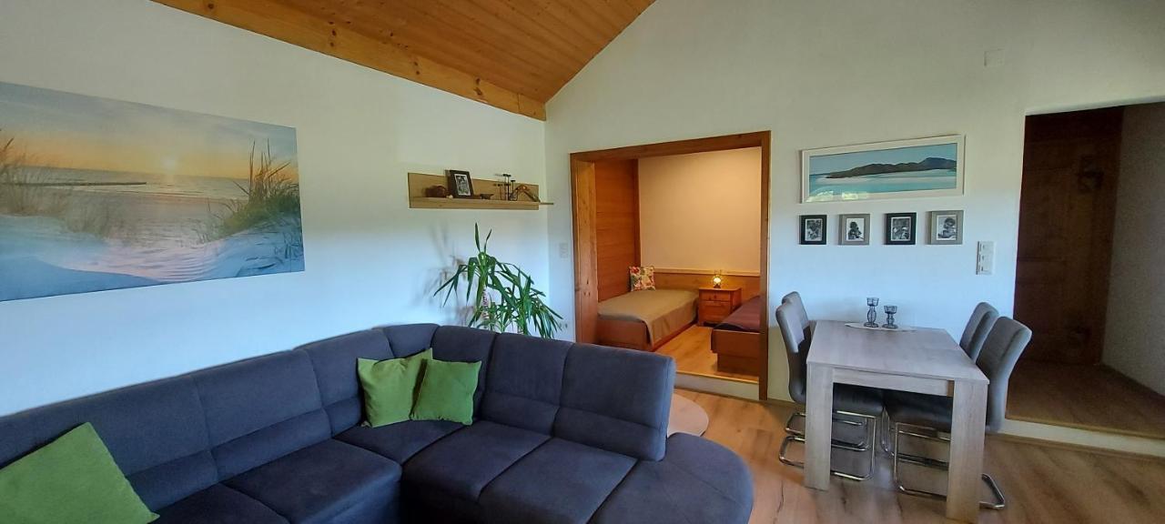 Ruhig Gelegene Ferienwohnung Im Gruenen Mit Terrasse Und Kleinem Garten Rotthalmuenster Exterior photo